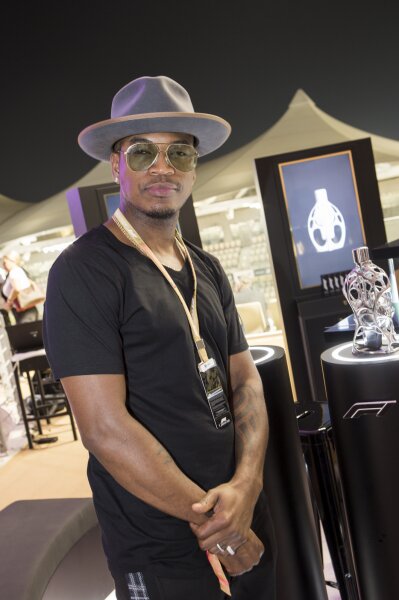 &laquo;Привет&raquo; от Кейтлин Дженнер или Тома Фелтона: рассказываем, где заказать видеопоздравление от звезд и сколько это стоит 