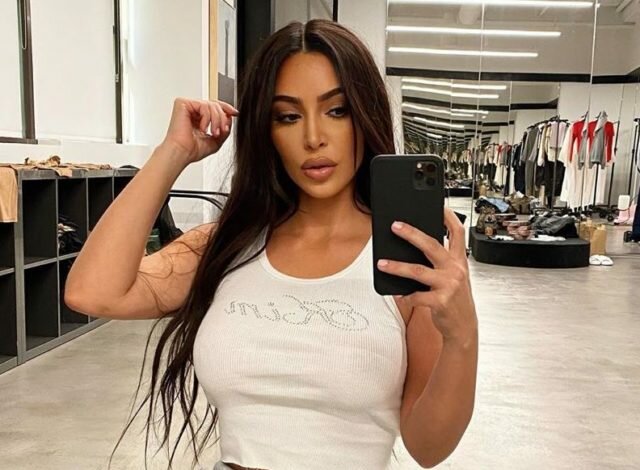 Жареная курица, мороженое и конфеты: любимая вредная еда знаменитостей 