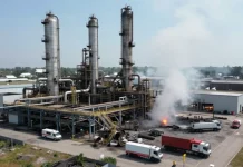 Пожар на НПЗ в Краснодаре: беспилотник поразил стратегический объект