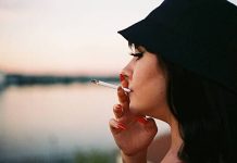 Названы самые опасные для женского здоровья привычки