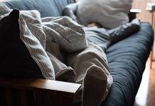 Врач Бузунов предупредил москвичей об опасности длительного сна в выходные