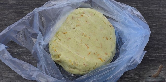 Фото приготовления рецепта: Апельсиновое песочное печенье с корицей - шаг №10