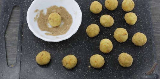 Фото приготовления рецепта: Апельсиновое песочное печенье с корицей - шаг №13