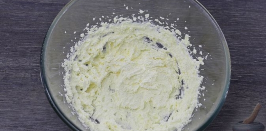 Фото приготовления рецепта: Апельсиновое песочное печенье с корицей - шаг №3