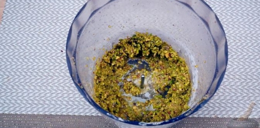 Фото приготовления рецепта: Баклава в форме тарталеток с начинкой из фисташек и лабне - шаг №10