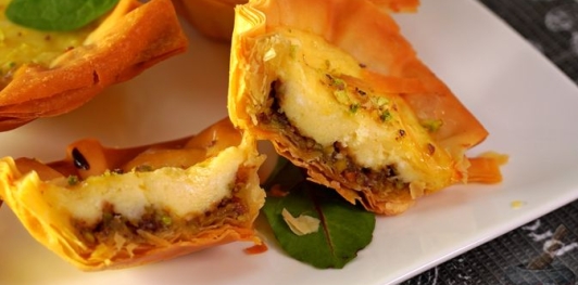 Фото приготовления рецепта: Баклава в форме тарталеток с начинкой из фисташек и лабне - шаг №23