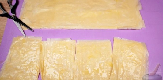 Фото приготовления рецепта: Баклава в форме тарталеток с начинкой из фисташек и лабне - шаг №5