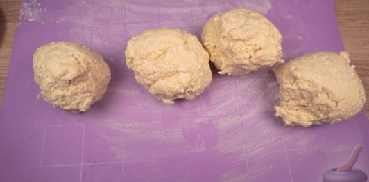 Фото приготовления рецепта: Бездрожжевые творожные пончики - шаг №5