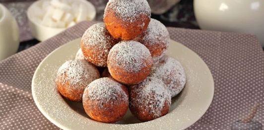 Фото приготовления рецепта: Бездрожжевые творожные пончики - шаг №11