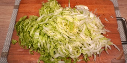 Фото приготовления рецепта: Бигос с пекинской капустой - шаг №8