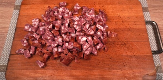 Фото приготовления рецепта: Бигос с пекинской капустой - шаг №4