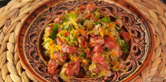 Фото приготовления рецепта: Бигос с пекинской капустой - шаг №16