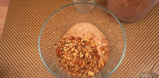 Фото приготовления рецепта: Бисквитный ореховый торт - шаг №3