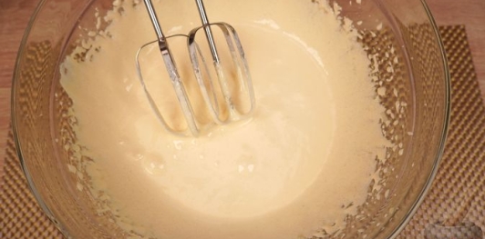 Фото приготовления рецепта: Бисквитный ореховый торт - шаг №8