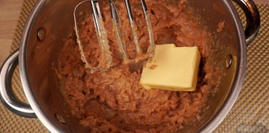 Фото приготовления рецепта: Бисквитный ореховый торт - шаг №27