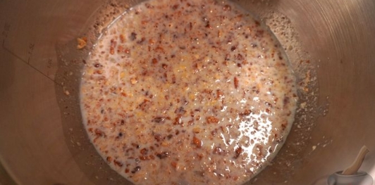 Фото приготовления рецепта: Бисквитный ореховый торт - шаг №26