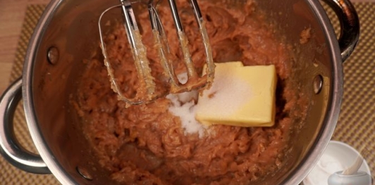 Фото приготовления рецепта: Бисквитный ореховый торт - шаг №28