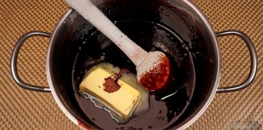 Фото приготовления рецепта: Бисквитный ореховый торт - шаг №36