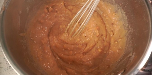 Фото приготовления рецепта: Бисквитный ореховый торт - шаг №24