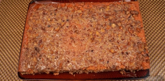 Фото приготовления рецепта: Бисквитный ореховый торт - шаг №31