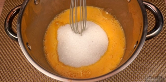 Фото приготовления рецепта: Бисквитный ореховый торт - шаг №18