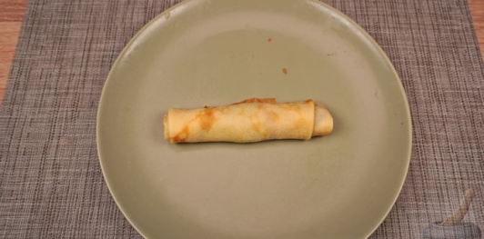 Фото приготовления рецепта: Блинчики с грибами, запечённые со сливочным соусом и сыром - шаг №28