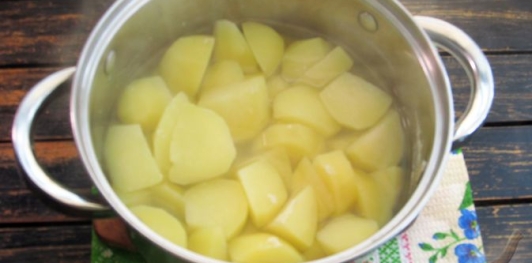 Фото приготовления рецепта: Блинчики с картошкой и грибами - шаг №15