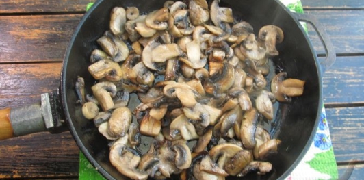 Фото приготовления рецепта: Блинчики с картошкой и грибами - шаг №21