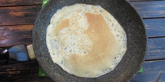 Фото приготовления рецепта: Блинчики с картошкой и грибами - шаг №12