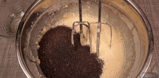 Фото приготовления рецепта: Блинчики с маком и кремом - шаг №8