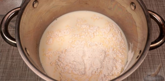 Фото приготовления рецепта: Блинчики с маком и кремом - шаг №12