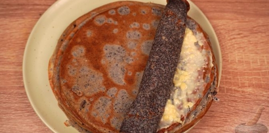 Фото приготовления рецепта: Блинчики с маком и кремом - шаг №18