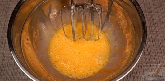 Фото приготовления рецепта: Блинчики с маком и кремом - шаг №2