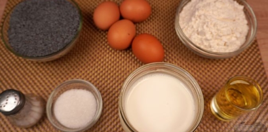 Фото приготовления рецепта: Блинчики с маком, на молоке - шаг №1