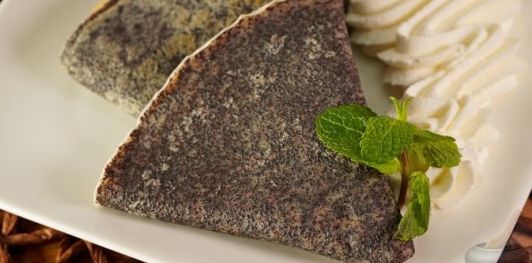 Фото приготовления рецепта: Блинчики с маком, на молоке - шаг №15