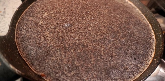 Фото приготовления рецепта: Блинчики с маком, на молоке - шаг №11