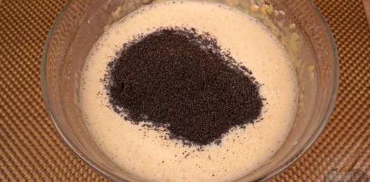 Фото приготовления рецепта: Блинчики с маком, на молоке - шаг №8