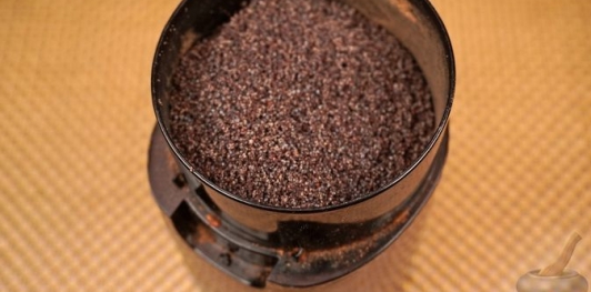 Фото приготовления рецепта: Блинчики с маком, на молоке - шаг №2