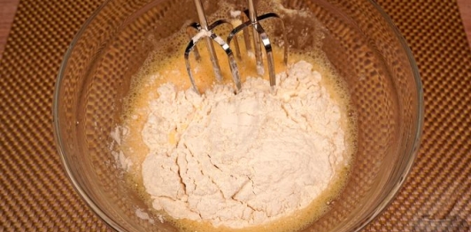 Фото приготовления рецепта: Блинчики с маком, на молоке - шаг №4