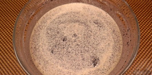 Фото приготовления рецепта: Блинчики с маком, на молоке - шаг №9