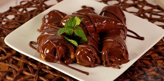 Фото приготовления рецепта: Блинчики с творожной начинкой, в шоколаде - шаг №22