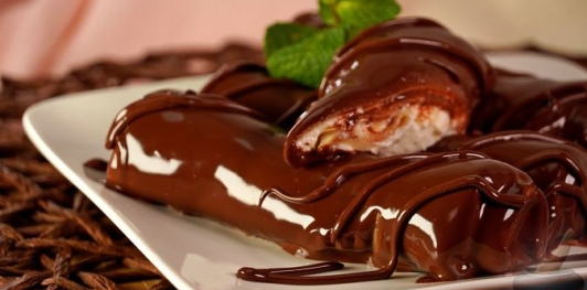 Фото приготовления рецепта: Блинчики с творожной начинкой, в шоколаде - шаг №23