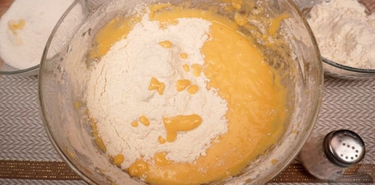 Фото приготовления рецепта: Блинчики сентдёрдьские (блинный торт по-венгерски) - шаг №3