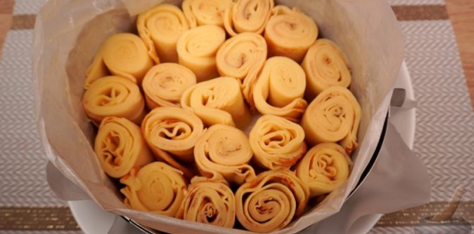 Фото приготовления рецепта: Блинчики сентдёрдьские (блинный торт по-венгерски) - шаг №13