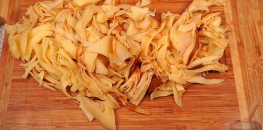 Фото приготовления рецепта: Блинчики сентдёрдьские (блинный торт по-венгерски) - шаг №14