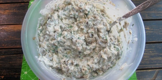 Фото приготовления рецепта: Блинный торт с курицей и грибами - шаг №27