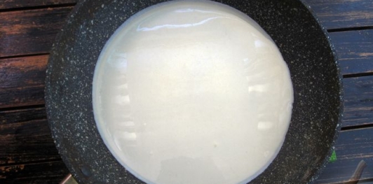 Фото приготовления рецепта: Блинный торт с курицей и грибами - шаг №11