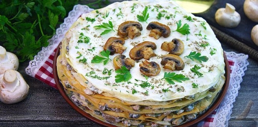 Фото приготовления рецепта: Блинный торт с курицей и грибами - шаг №34