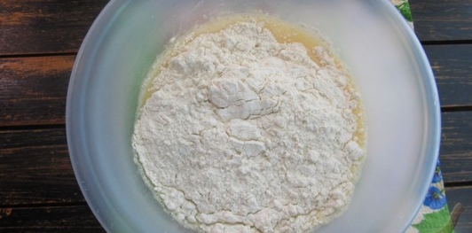 Фото приготовления рецепта: Блинный торт с курицей и грибами - шаг №5