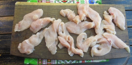 Фото приготовления рецепта: Блинный торт с курицей и грибами - шаг №13